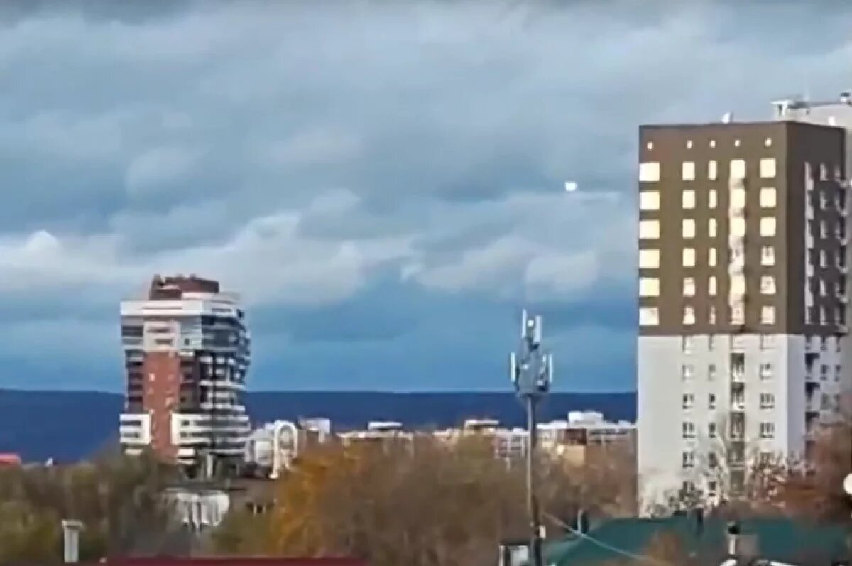    В небе над Самарой засекли неопознанный летающий объект