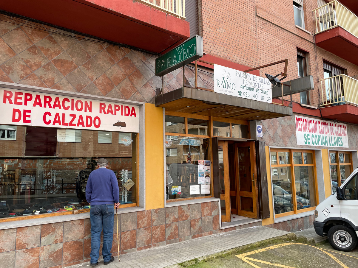 Снаружи фабрика выглядела так