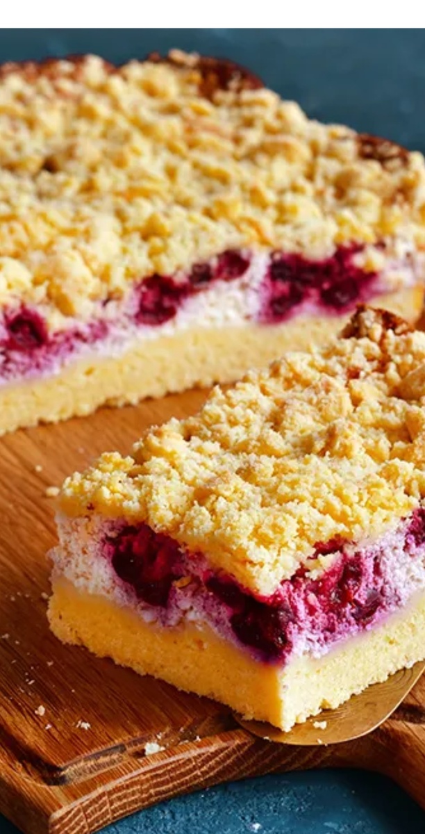 Пирог с вишней и малиной