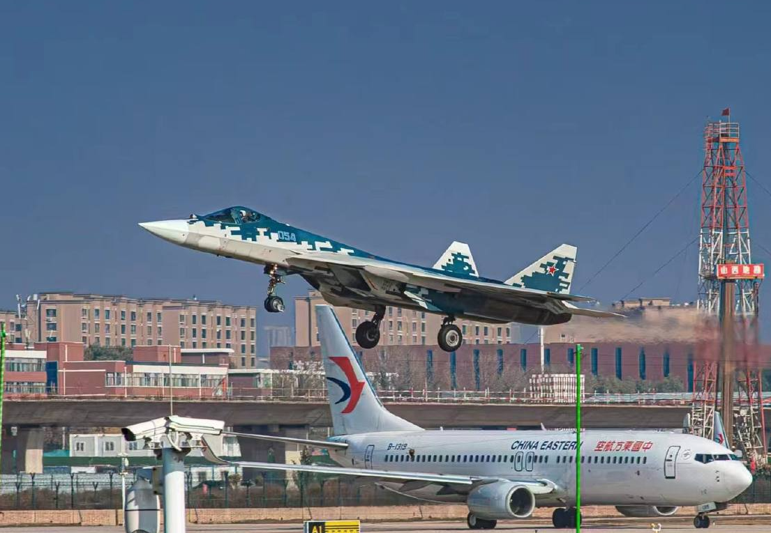 Судя по повышенному интересу стран "Глобального Юга", Су-57 может стать звездой первой величины на салоне AIRSHOW CHINA 2024. Фото Синьхуа