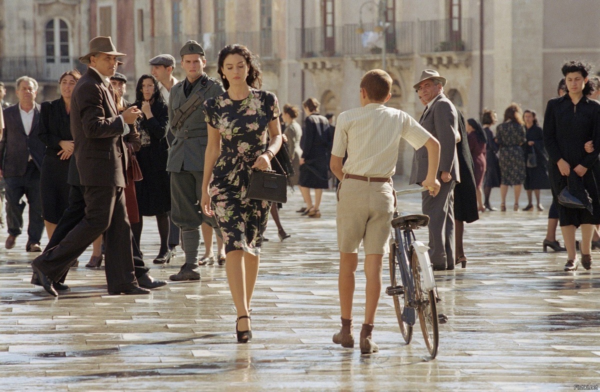 Моника Беллучи в роли Малены. Кадр из фильма