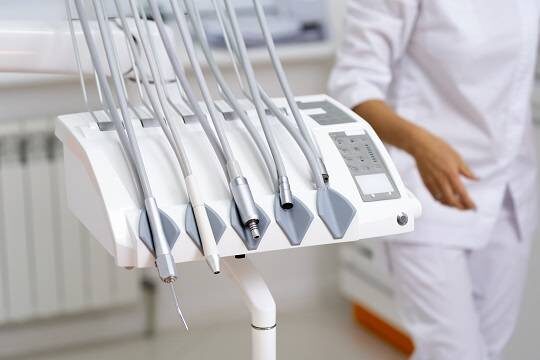    Супруги из Новороссийска пришли в клинику за «голливудской улыбкой» и лишились здоровых зубов