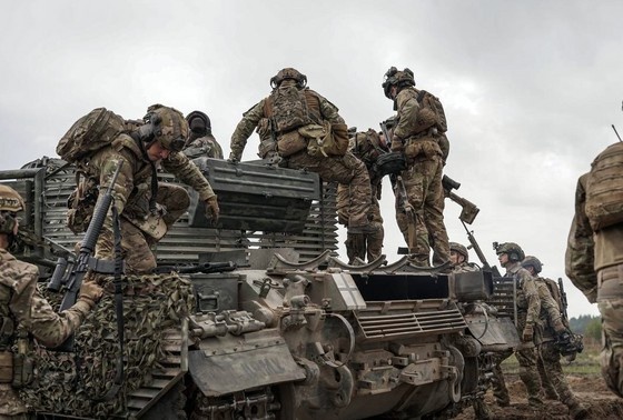    Солдаты ВСУ в зоне боевых действий