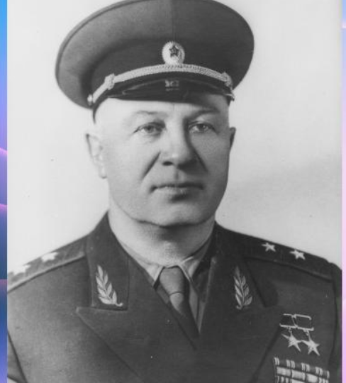"Антикризисный управленец" Сталина. Строил Крымский мост в 1944, был первым руководителем "Арзамаса-16", умел решать самые сложнейшие задачи