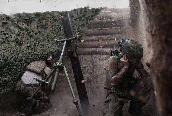    Военнослужащие вооруженных сил Украины в зоне боевых действий