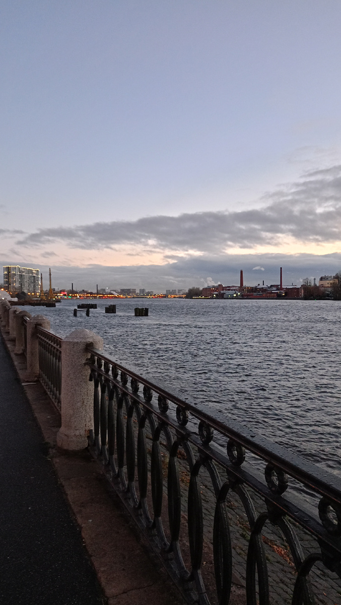 Налево посмотрела