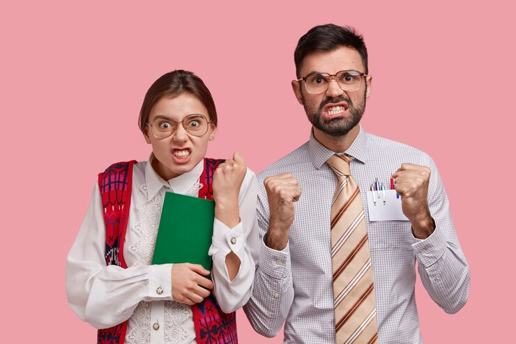 https://ru.freepik.com/free-photo/outraged-woman-man-with-annoyed-expressions-clench-fists-teeth-irritated-have-much-work-wear-elegant-clothes-dont-agree-with-boss-isolated-pink-wall-negative-feelings_11576086.htm#fromView=search&page=1&position=2&uuid=795c529d-6242-4723-9e11-460270bace35