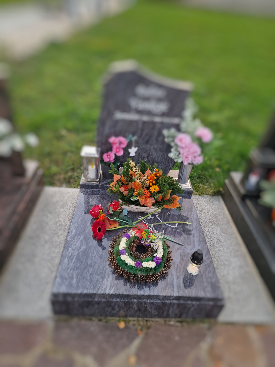 фото автора: навестили могилу дедушки.