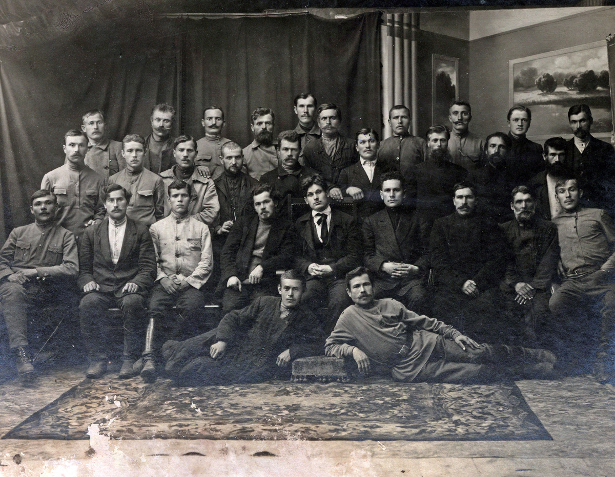 Тульские большевики. В центре — Григорий Наумович Каминский (1895 — 1938)