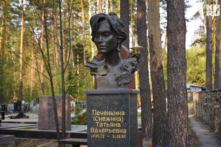 Могилу поэтессы видно с дороги. Фото: Алена МАРТЫНОВА, КП-Новосибирск