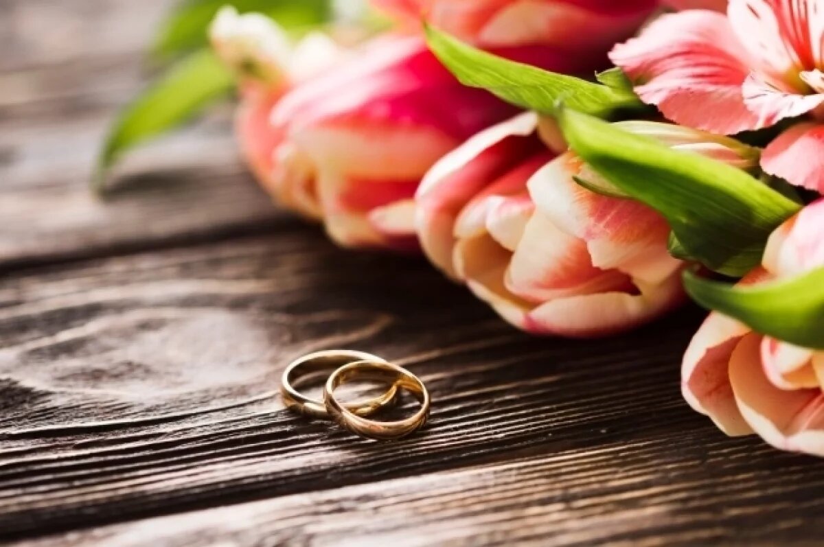    За неделю в Калуге сыграли 34 свадьбы