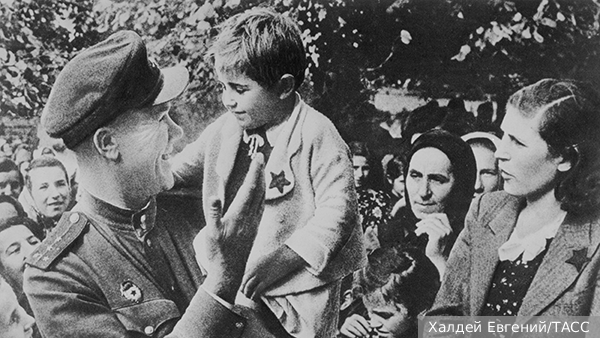     Фото: Халдей Евгений/ТАСС   
 Текст: Елизавета Шишкова