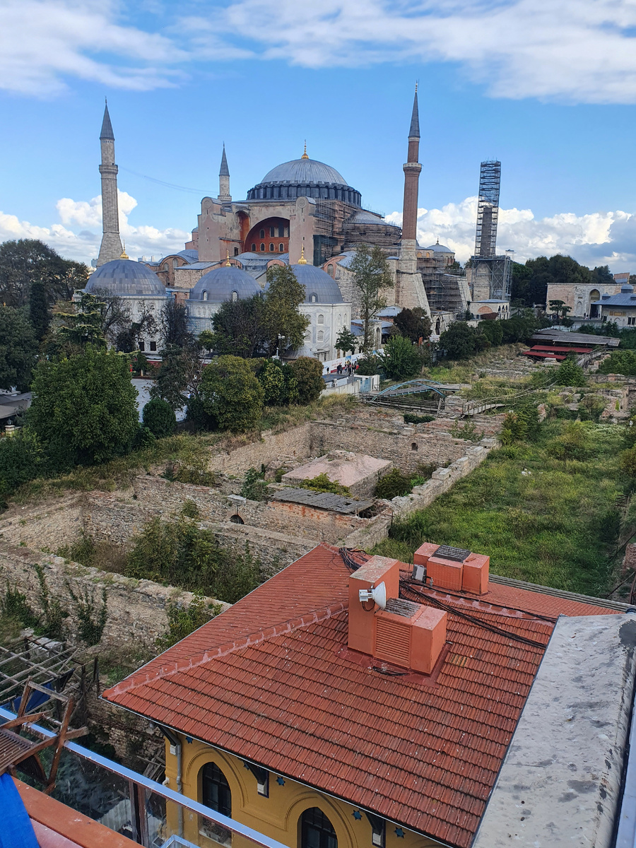 Со смотровой "Seven hills" лучший вид на останки Большого дворца