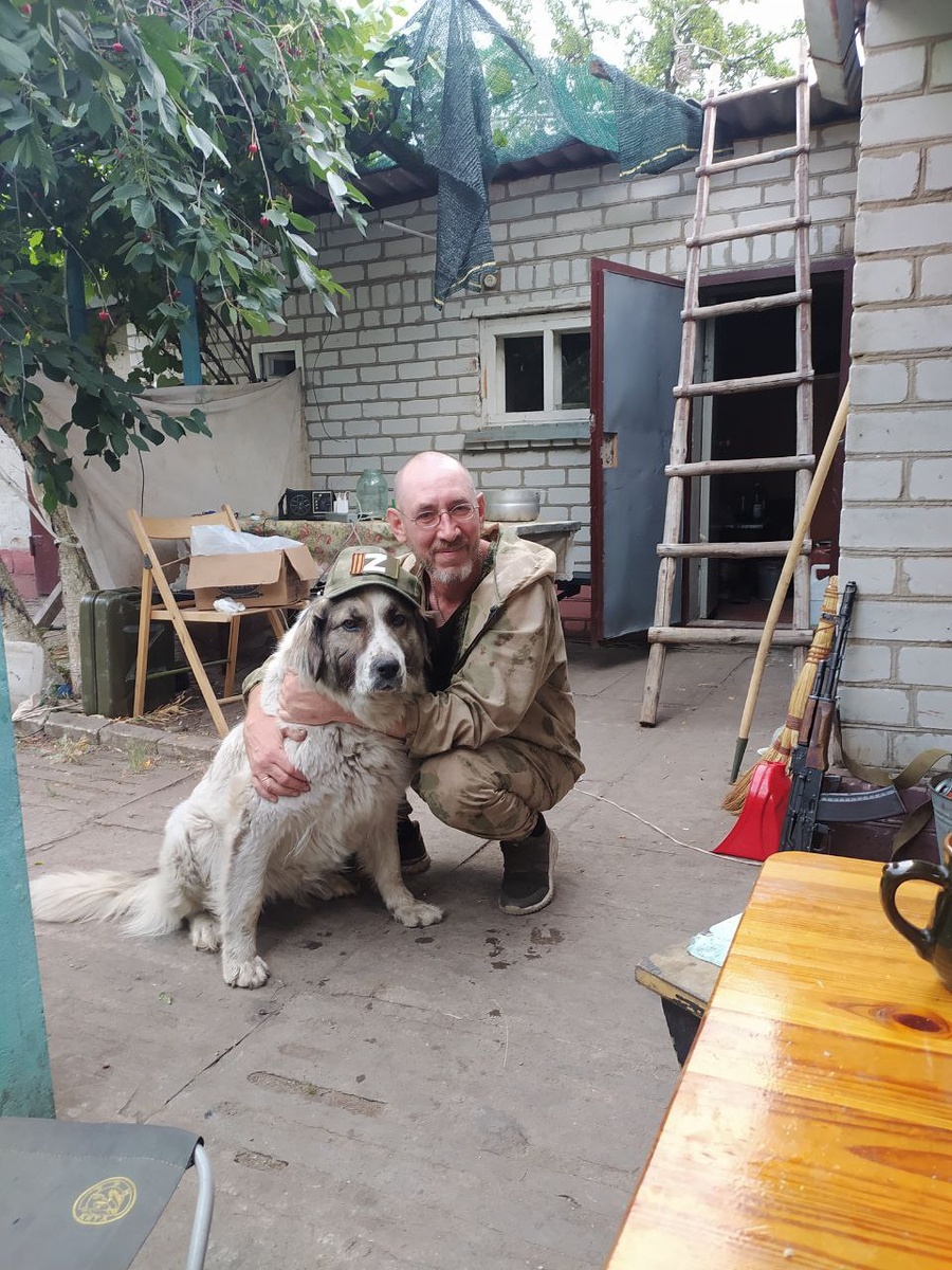 На фото Андрей Огилько с Девочкой