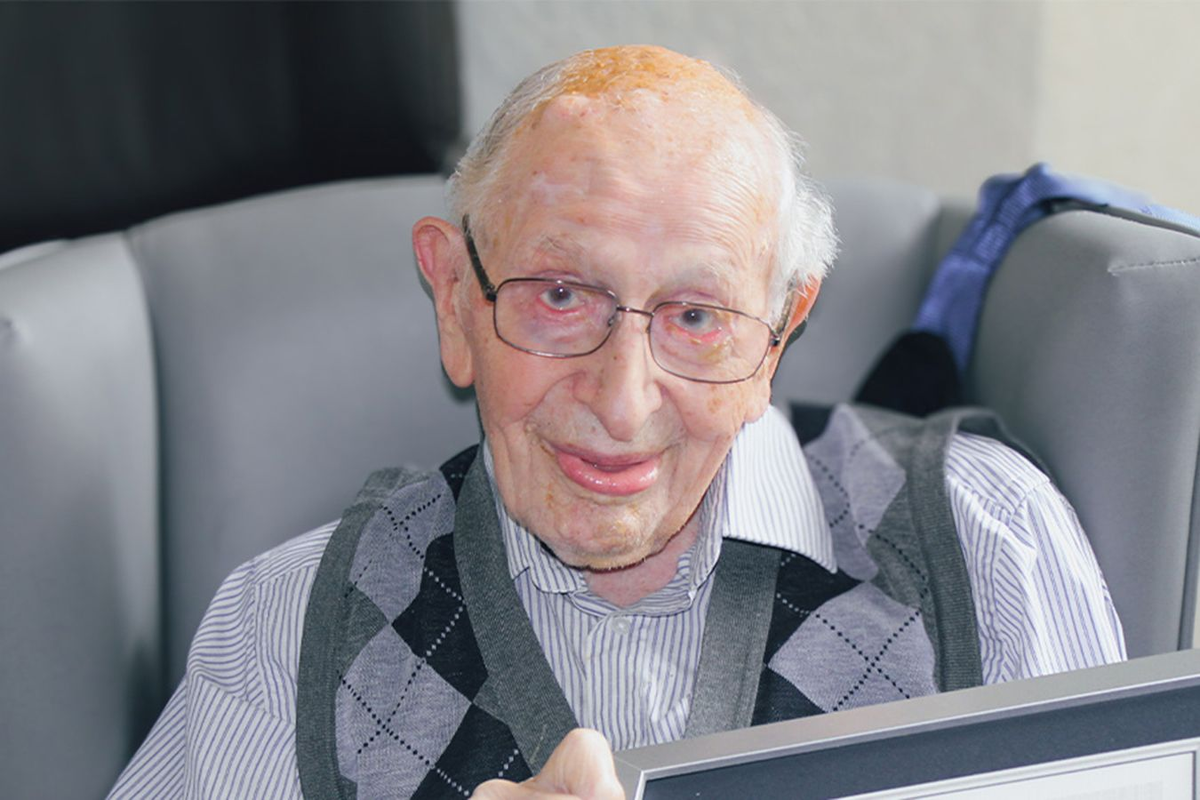 Старейший мужчина планеты британец Джон Тиннисвуд.