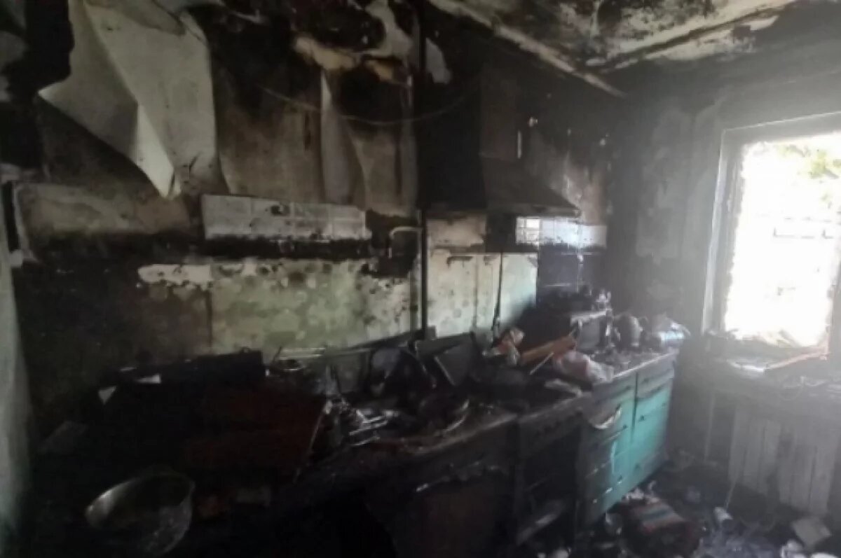    Двоих вынесли из огня, 10 эвакуировали во время пожара в Волгограде