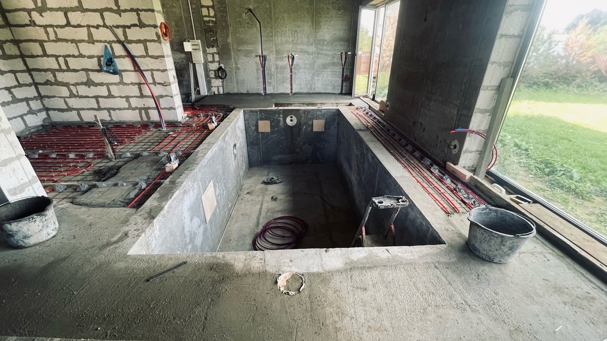 Бетонная чаша бассейна