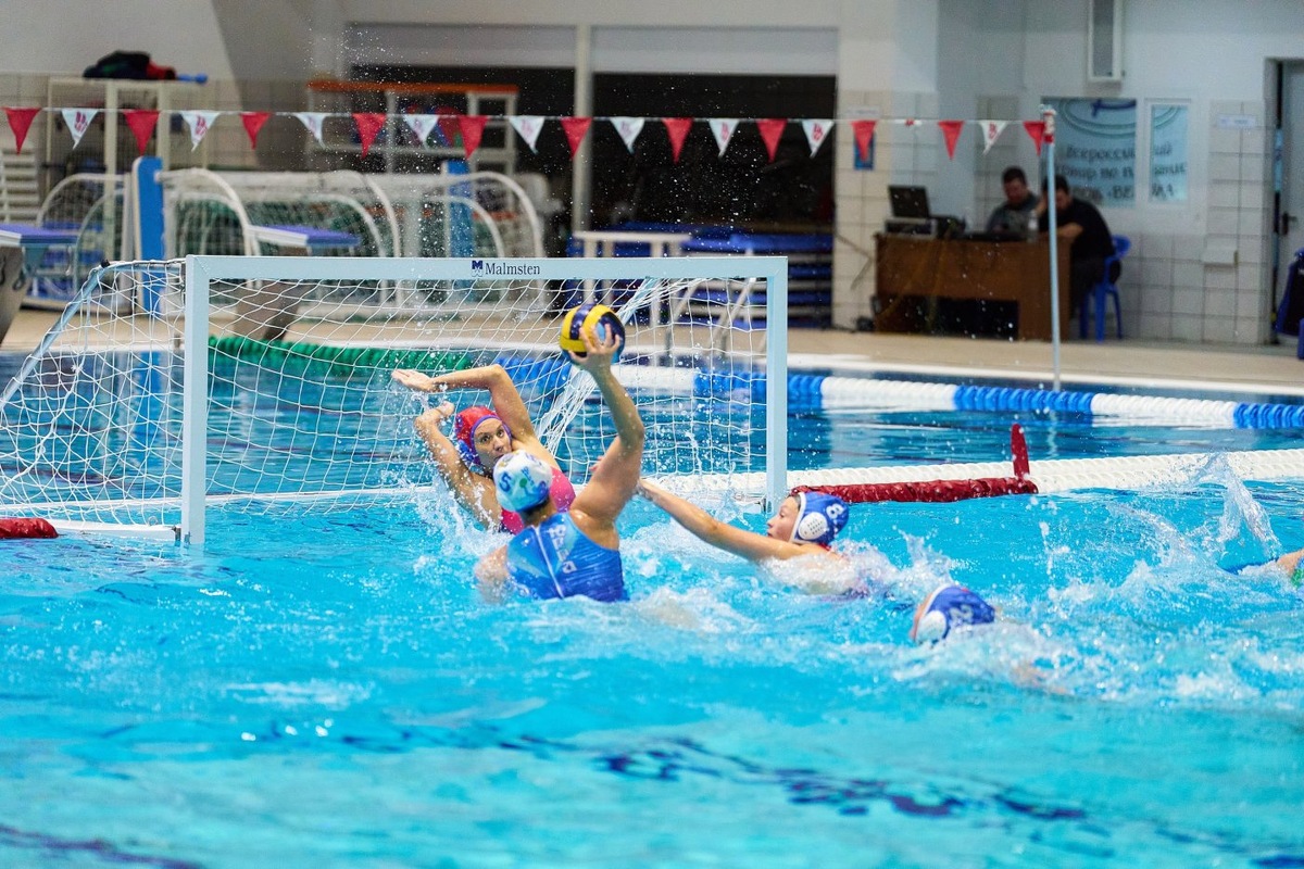    Югорчанки обменялись победами с действующим чемпионом России по водному поло