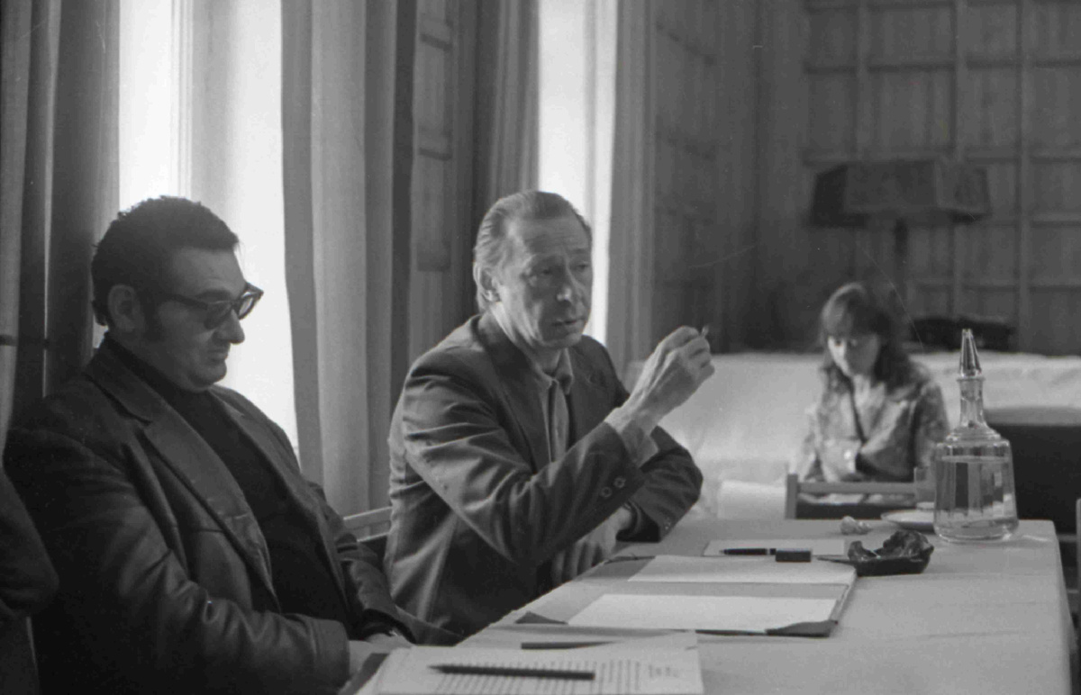 Леонид Зорин, Олег Ефремов и театровед Галина Бродская на репетиции «Медной бабушки». МХАТ, 1975 г.