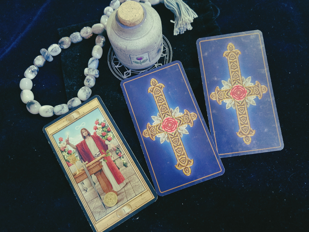 Карта под номером 1 "Маг" 