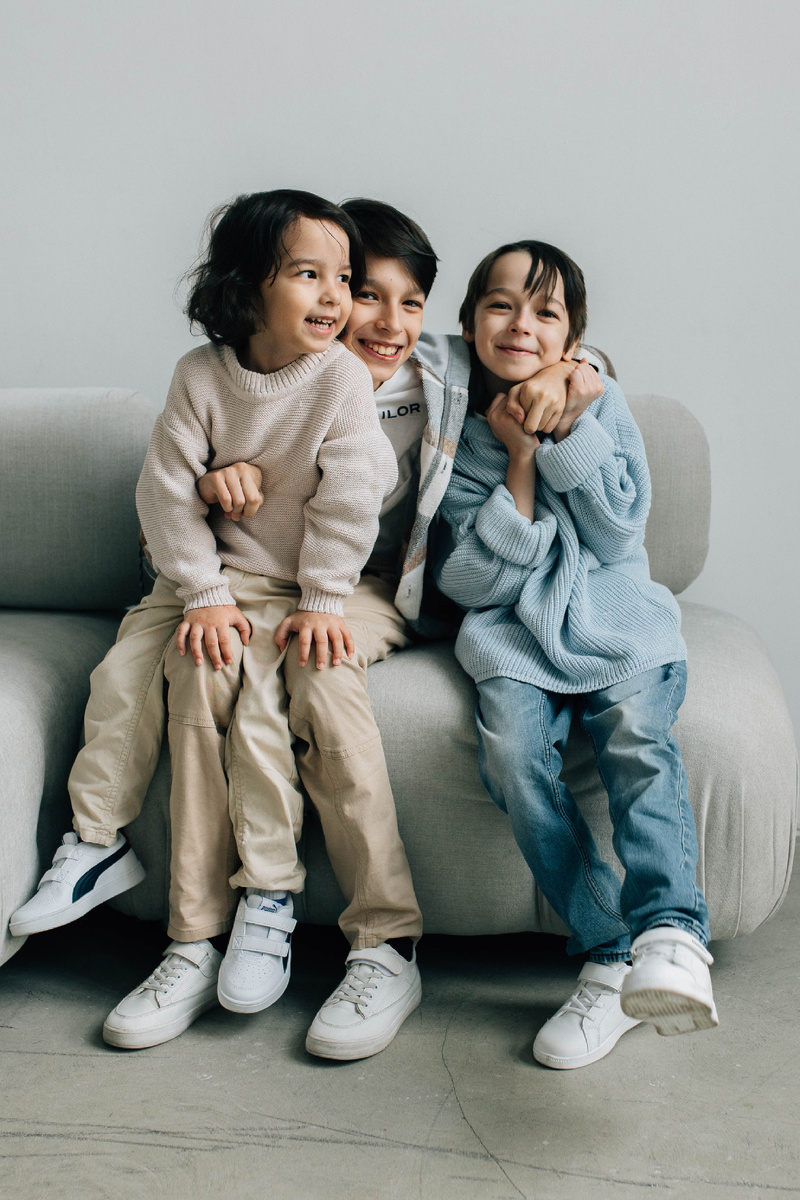 Фото личный архив автора. Недавняя фотосессия моих троих мальчиков с папой. Я с Леоном и Вирсавией не смогли поехать на нее.