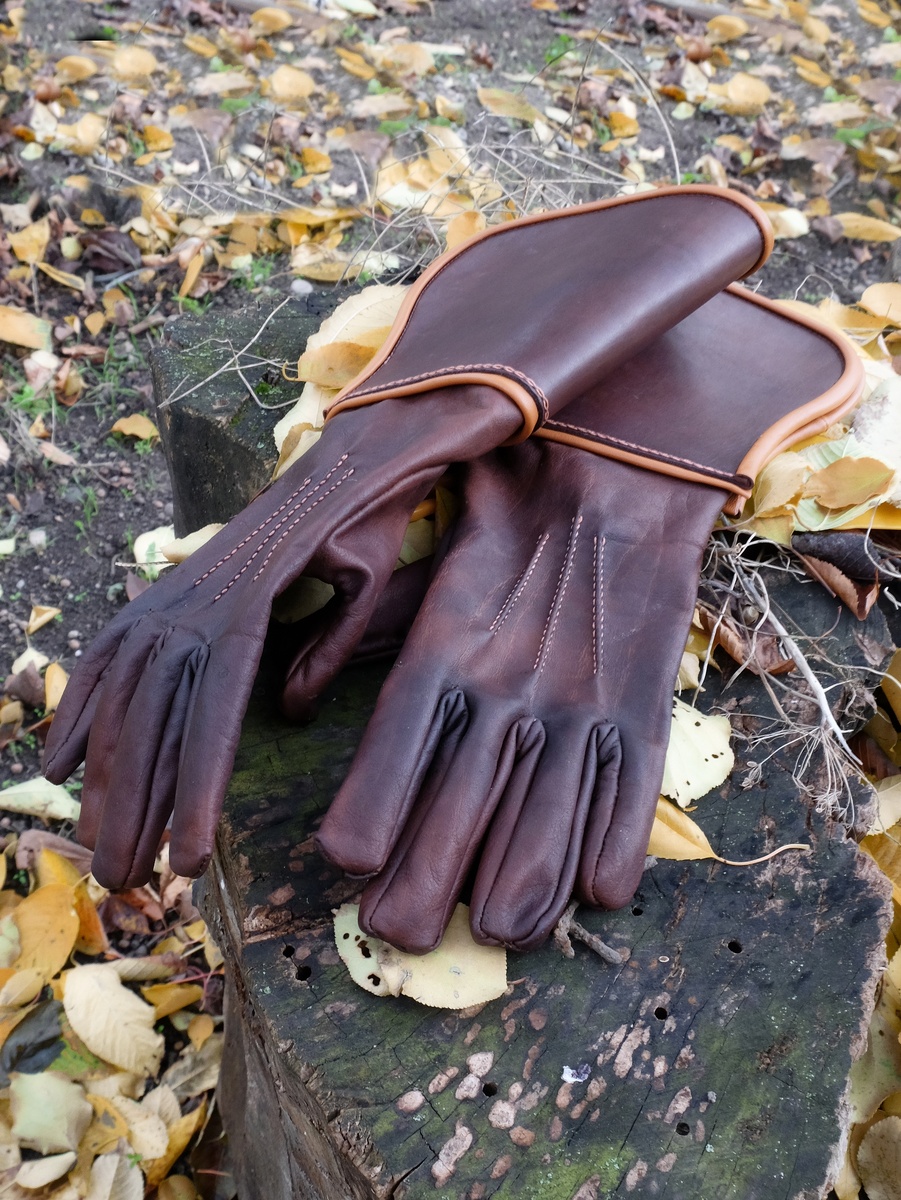 Перчатки с крагами из натуральной кожи