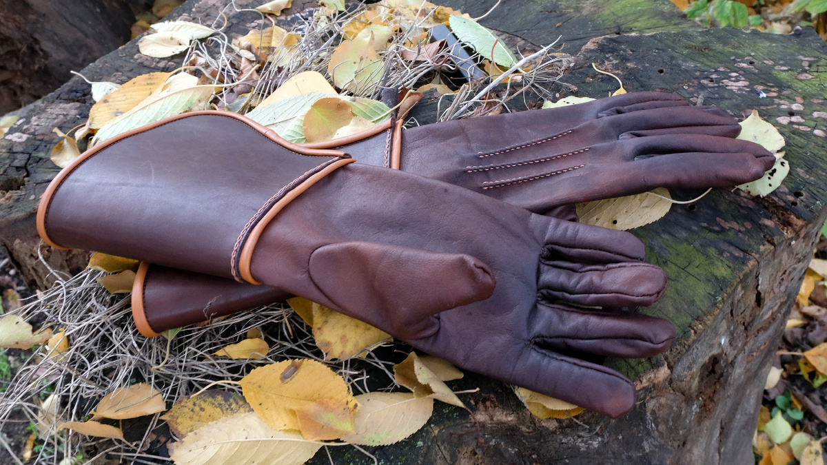 Перчатки с крагами из натуральной кожи