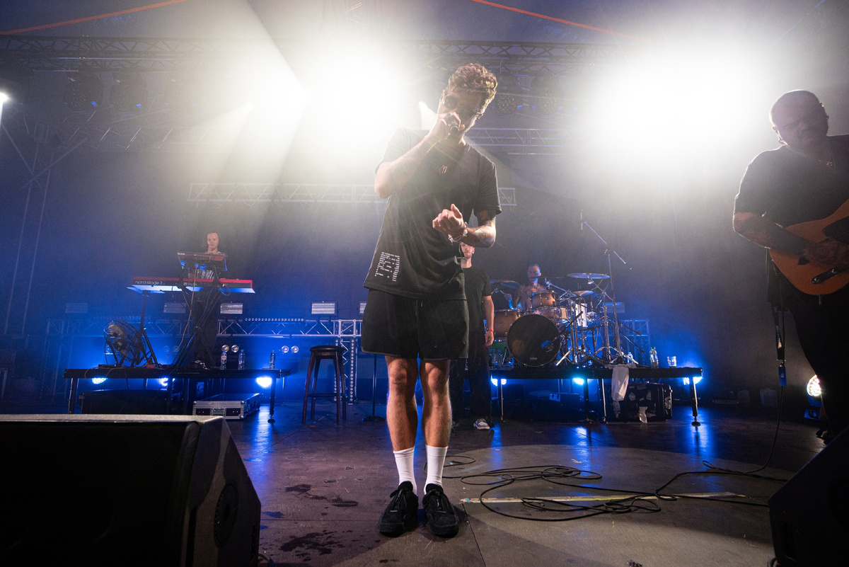 Фото с концерта в Краснодаре (взято с группы вк)