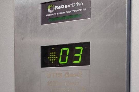    Медики из Коми вынуждены переносить пациентов на носилках из-за отключенных лифтов