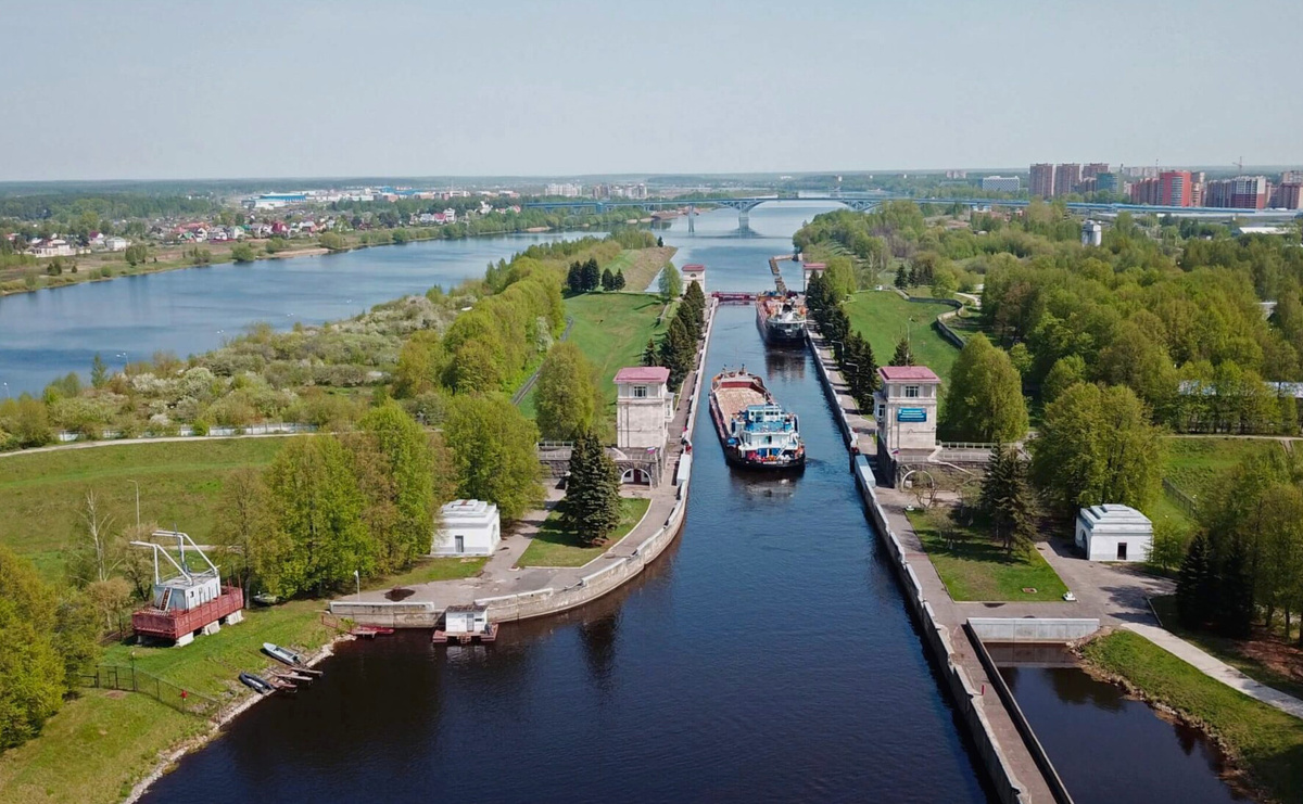 Дубна город расположенный на берегах реки Волги.