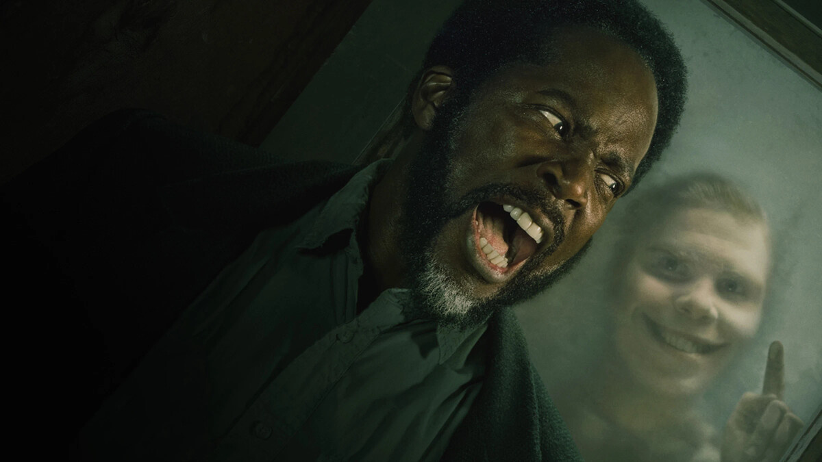 Постер сериала "Извне" 2022.