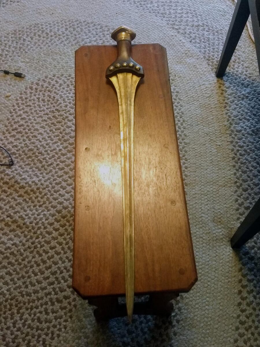 Современная реплика ирландской рапиры бронзового века