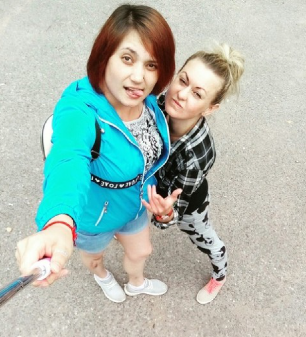 Дарья Гукова с подругой