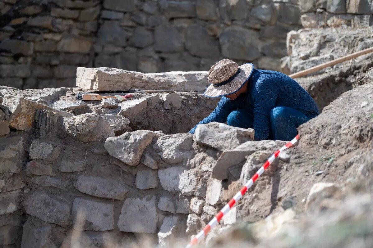 Раскопки на территории крепости Тапи  @ Sputnik Армения / Aram Nersesyan