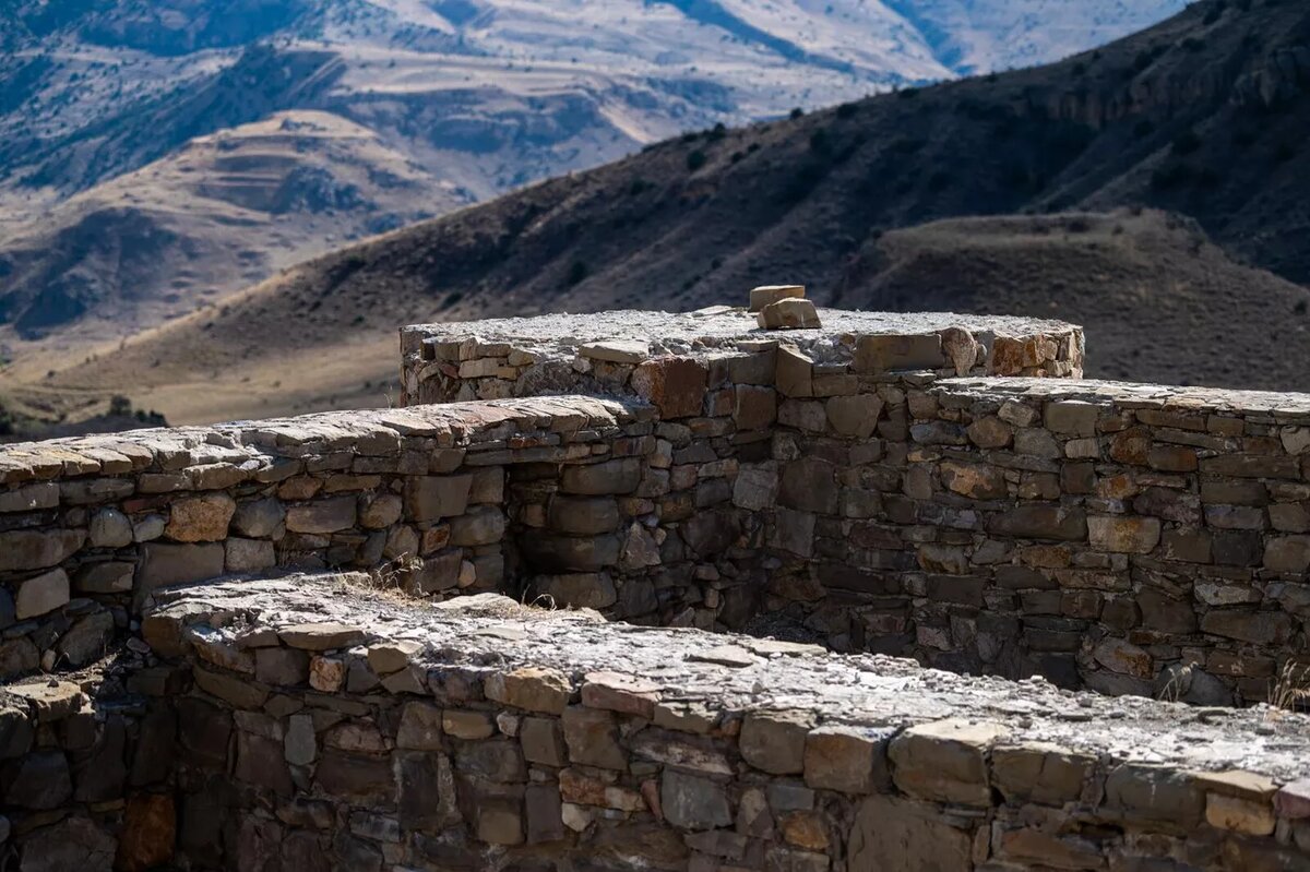 Раскопки на территории крепости Тапи  @ Sputnik Армения / Aram Nersesyan