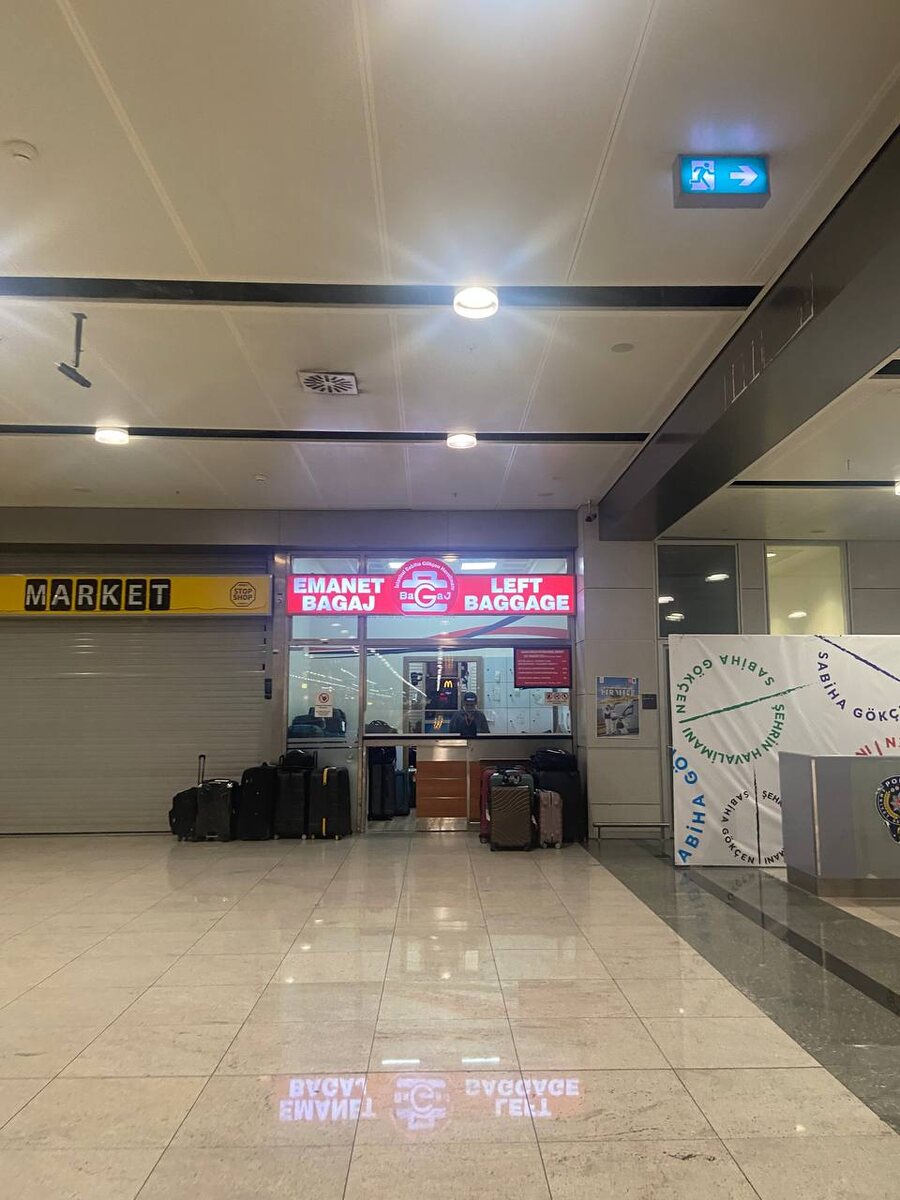 Камера хранения в аэропорту Сабиха Гёкчен в Стамбуле