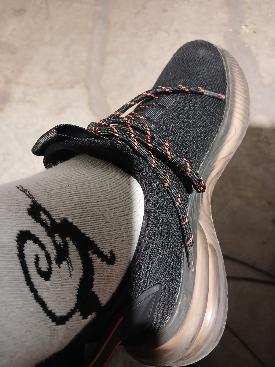 Нашла удобные кроссовки,  тут на складе почти все такие носят