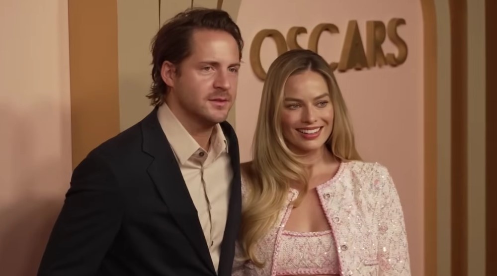 Том Акерли и Марго Робби / Фото: YouTube/enews  📷 