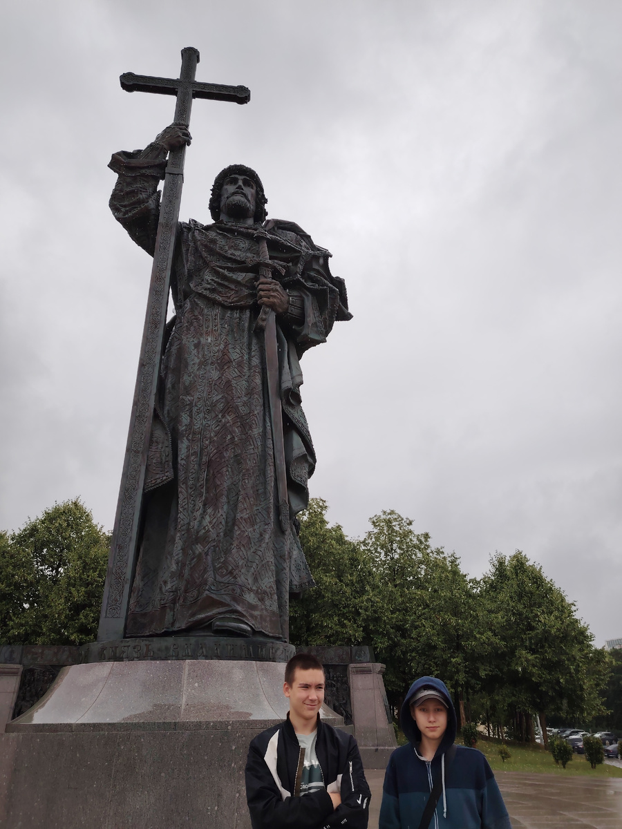 Человек, который мог бы выбрать в качестве государственной религии любую другую. Казалось бы, он тогда решил за меня, но решение это мне нравится)))))