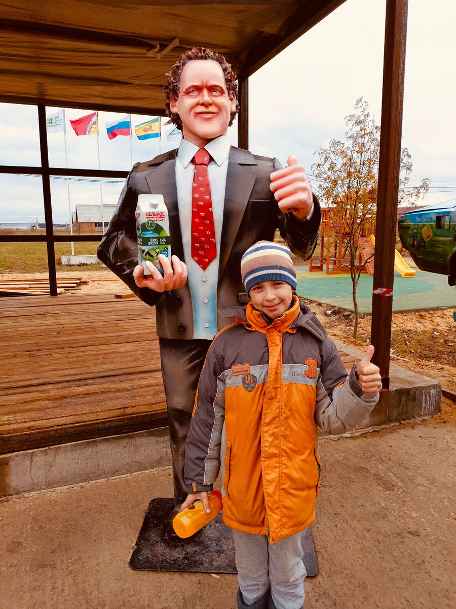 Максим и Штефан Дюрр. Помните, этот же мужчина изображён на упаковке сыра фирмы ЭкоНива?