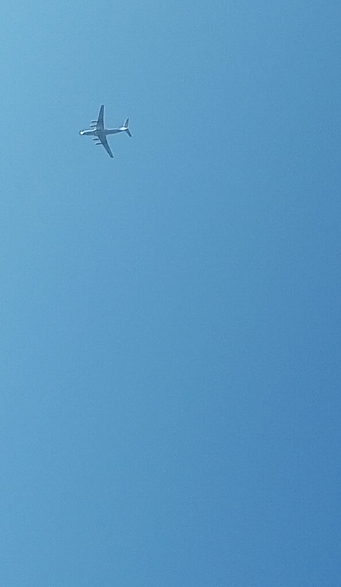 Я вот не умею водить самолëты, а кто- то умеет. 