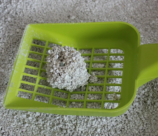 Это на картинке комок такой легкий, в действительности нет)