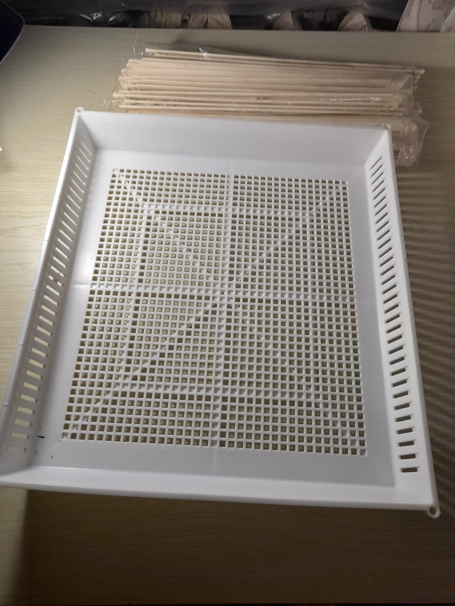 Кассета на 100-120 перепелиных яиц ( в зависимости от размера яиц)