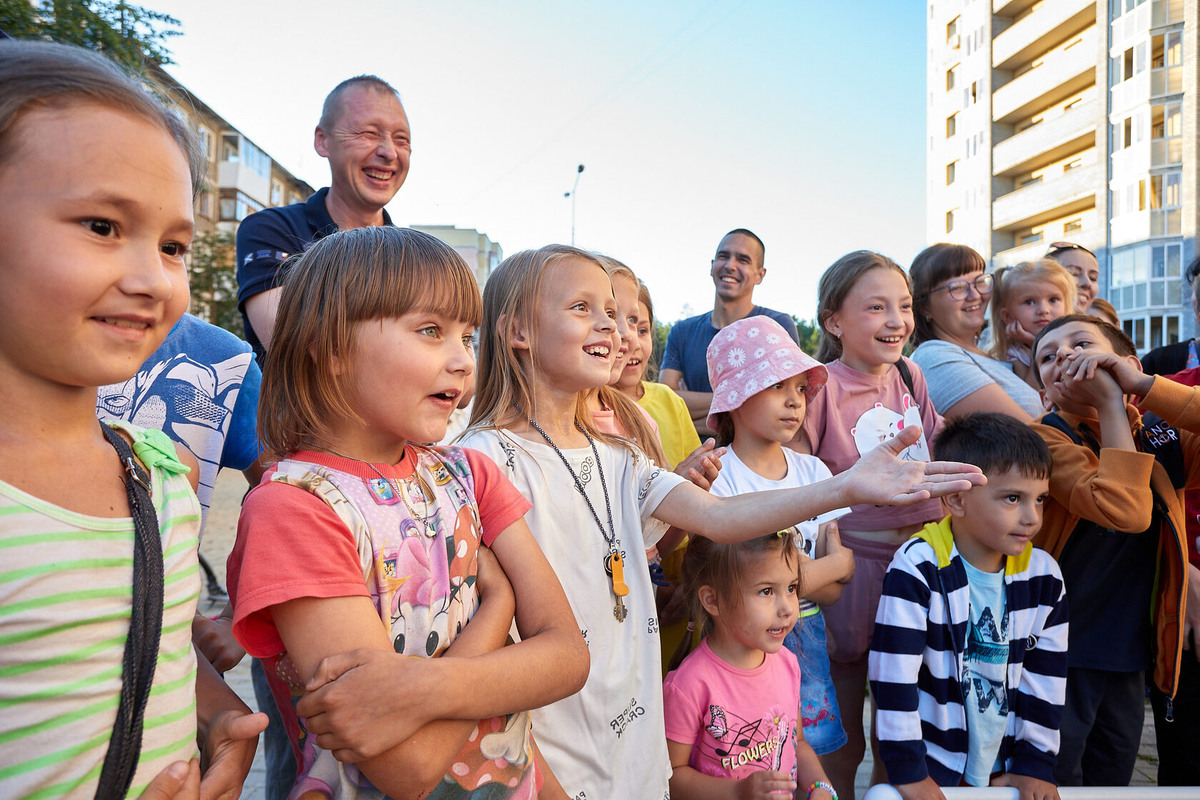 Дети в восторге от шоу фокусов от профессионального фокусника Ивана Банникова (г.Березовский)