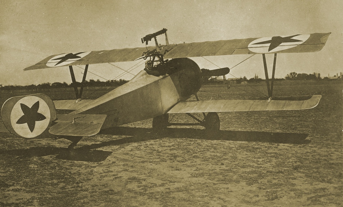 Летчик 47-го авиаотряда Рабоче-Крестьянского Красного Воздушного Флота Даниил Щекин, сбивший на этом истребителе Ньюпор 17 у Астрахани 16 июня 1919 г. бомбардировщик де Хэвилленд DH.9a английской 221-й эскадрильи