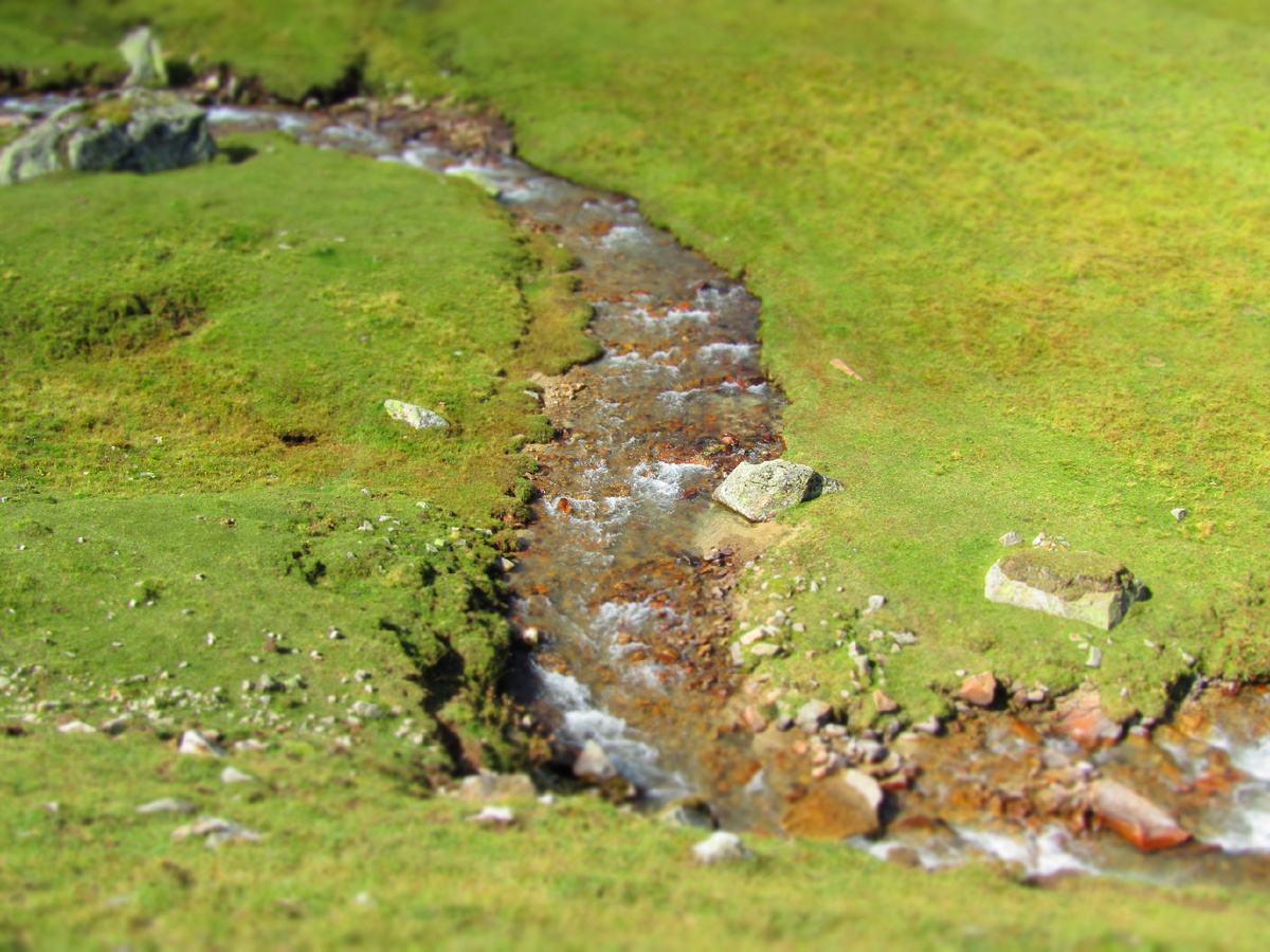 речка Чайнашки - не Бог весть какая, но промокнуть можно ) вода питьевая. 