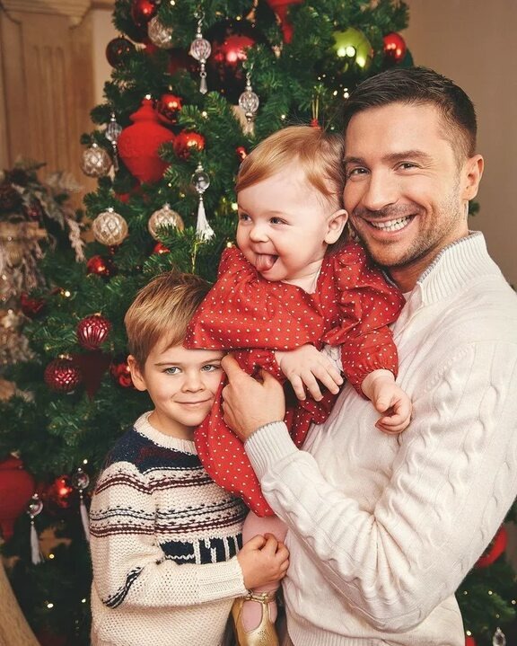 Яндекс картинки. Сергей Лазарев и дети. 