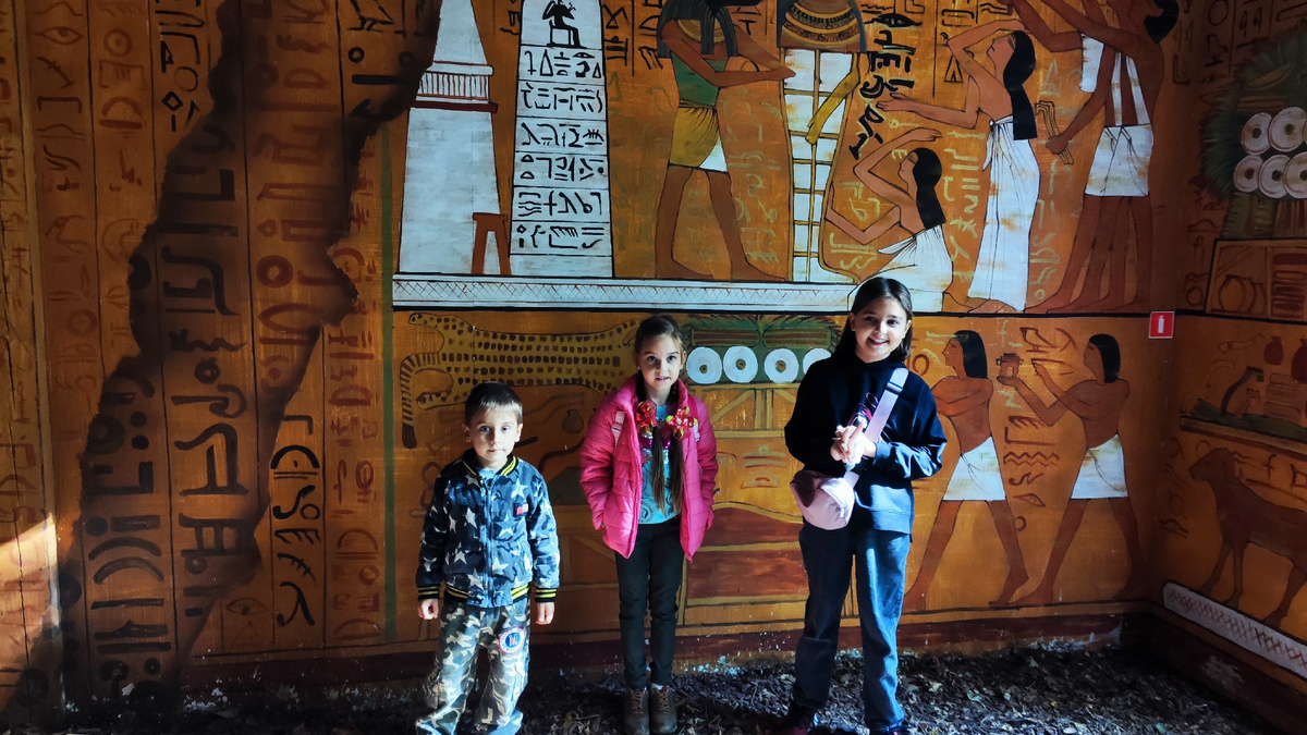 Детвора. Это в сафари-парке