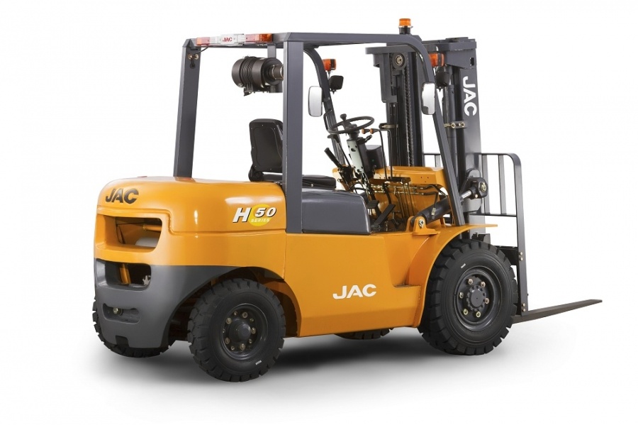 Оранжевый погрузчик JAC. Осталось только повесить шашечки и поехать таксовать по складу :)