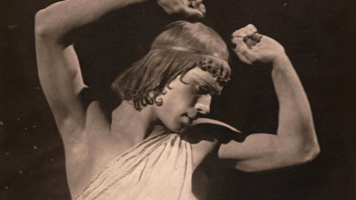 Вацлав Нижинский в роли Нарцисса в балете М. Фокина "Нарцисс и Эхо". Будапешт. 1911 год